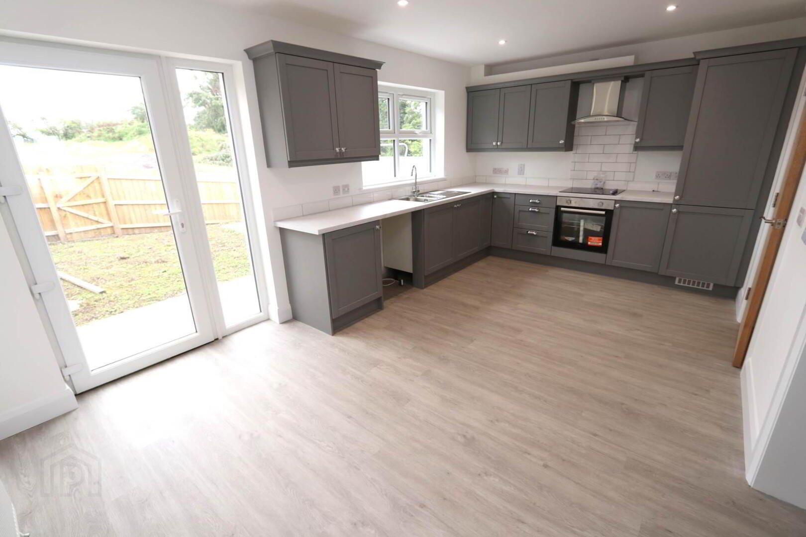 11 Castletown Brae 2 of 17