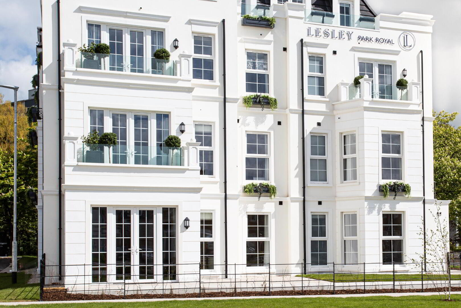 Lesley Park Royal, 1 Rosepark Gardens 1 of 21
