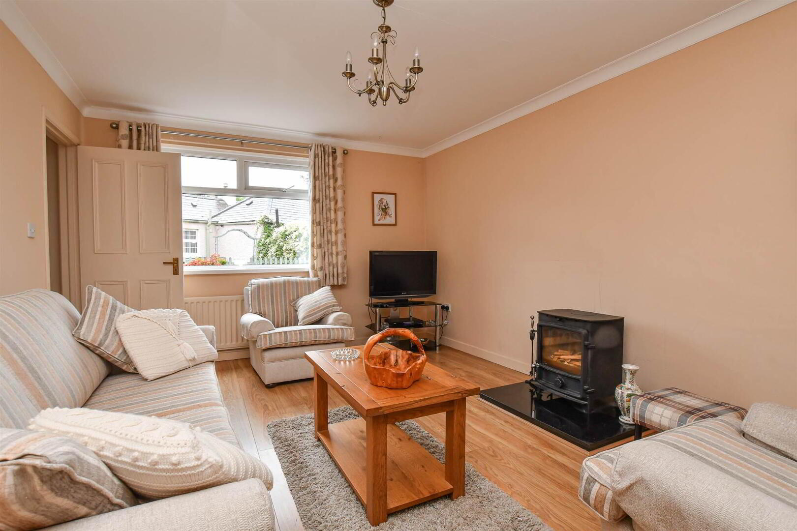 118 Comber Road 9 of 36