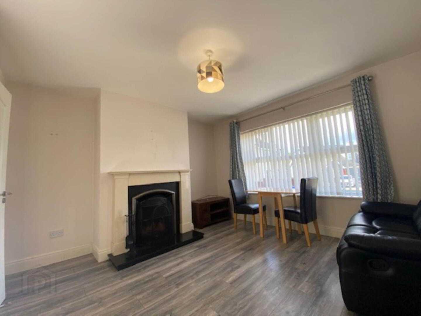26a Stewarts Court 4 of 8