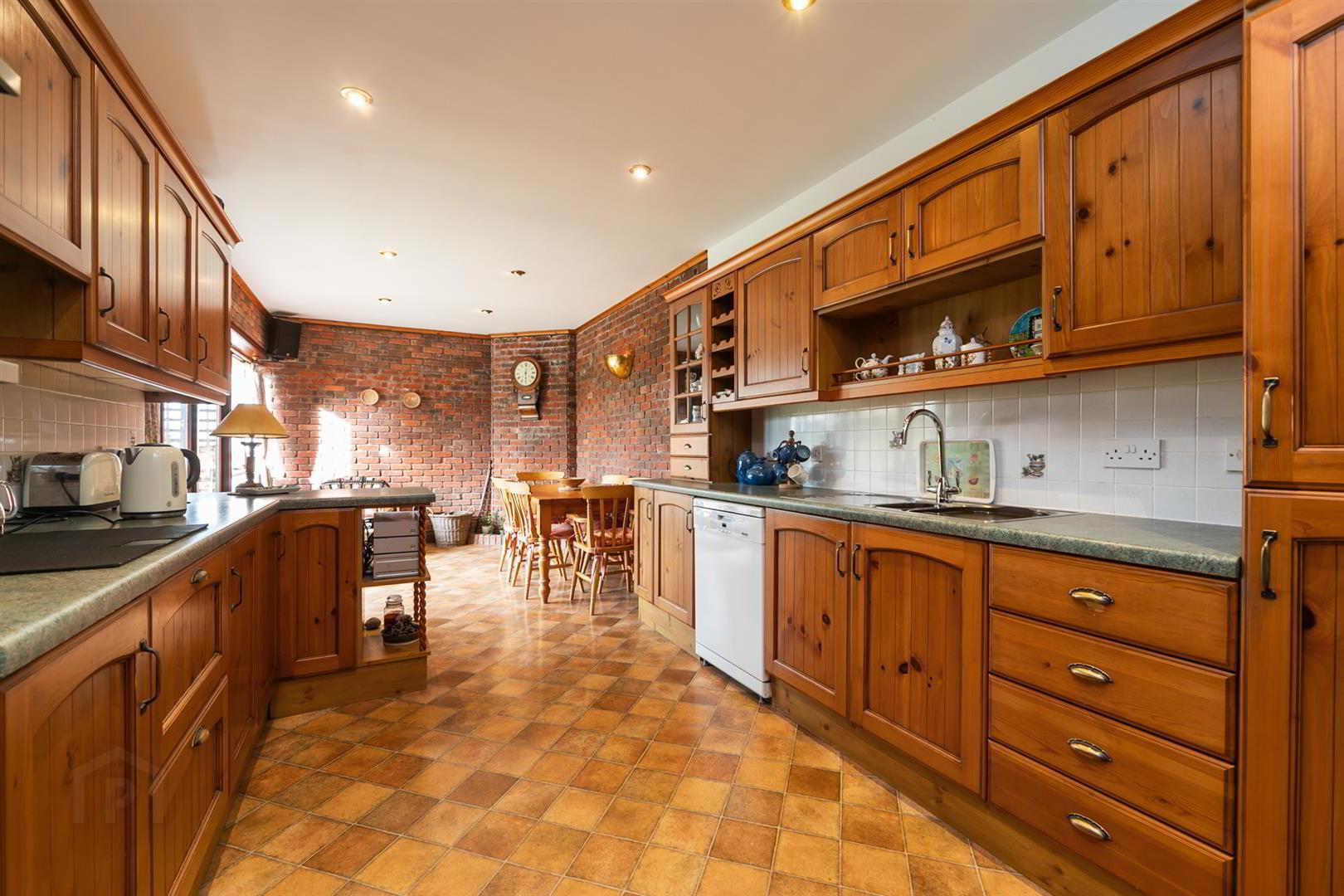 39 Drennan Road 8 of 34