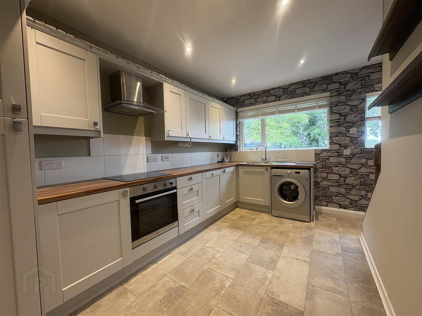 28 Heathermount Court 5 of 16