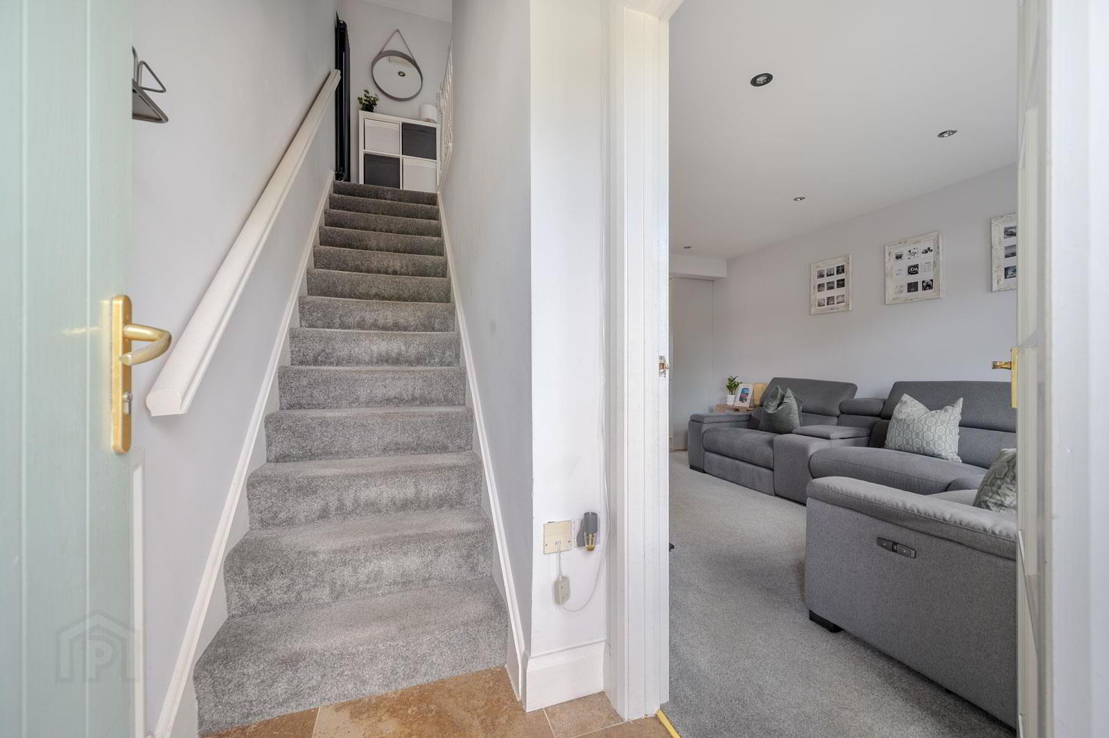 85 Stonebridge Gardens 3 of 20