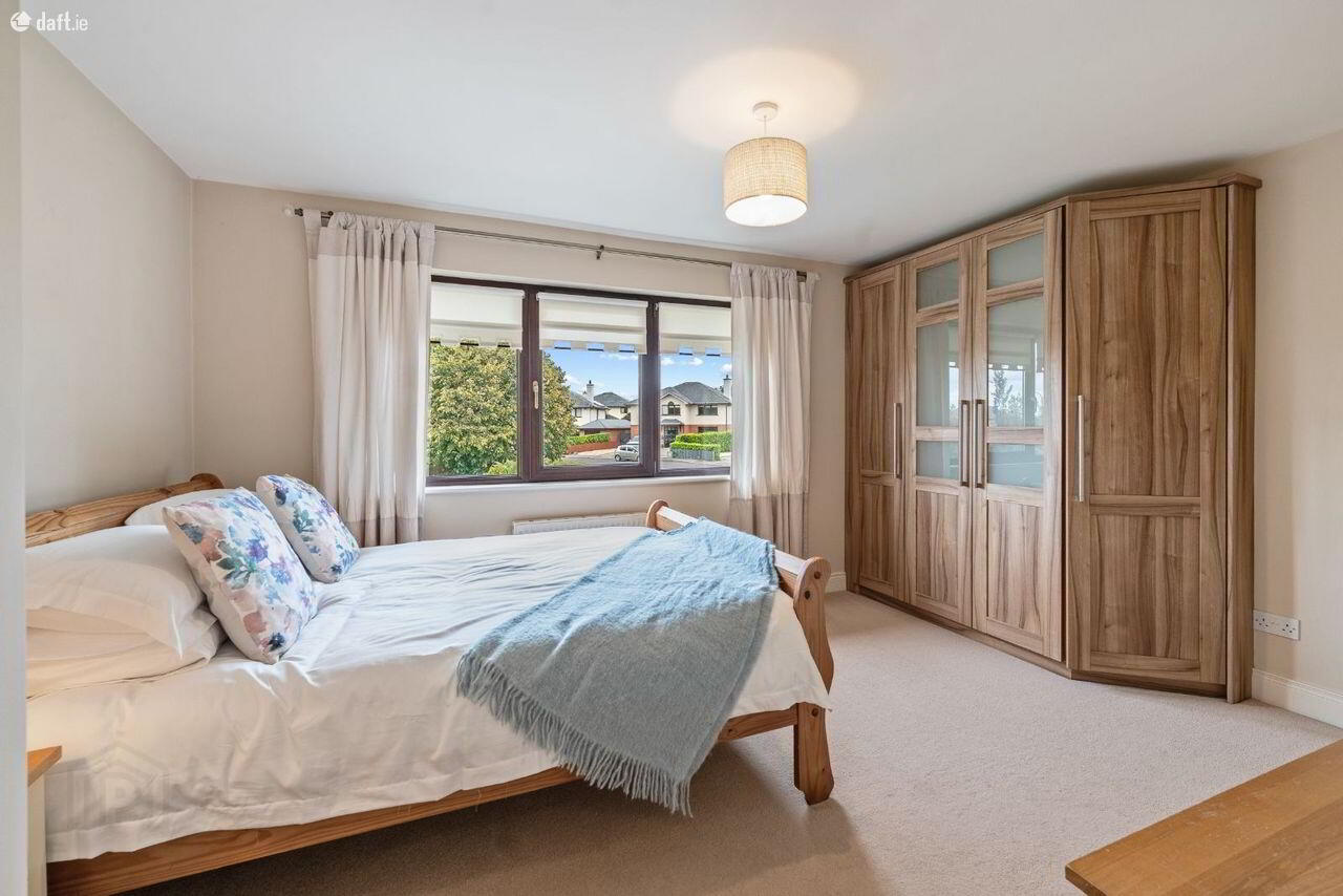 39 Heatherfield 11 of 57