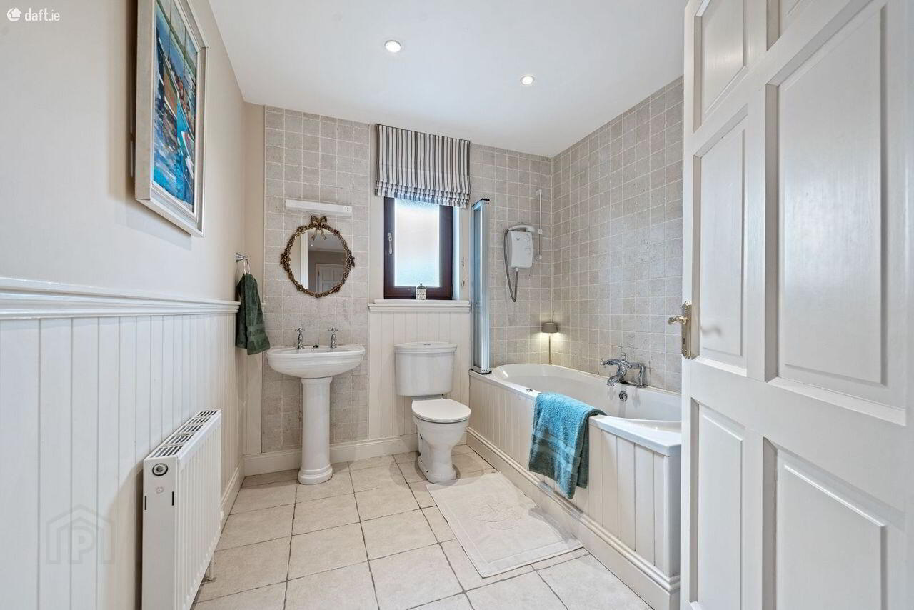 39 Heatherfield 18 of 57