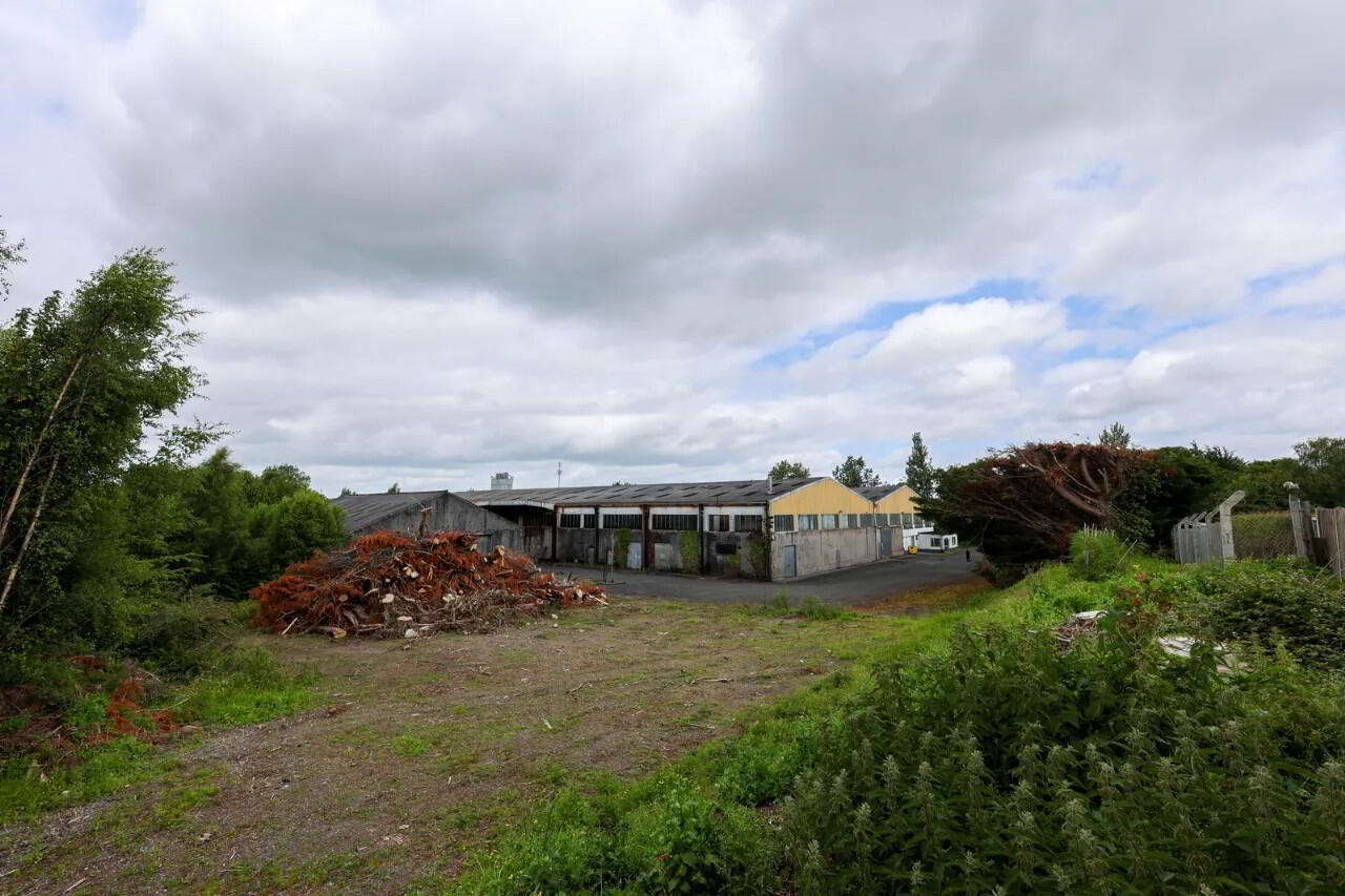 Warehouse Facility 4 of 13