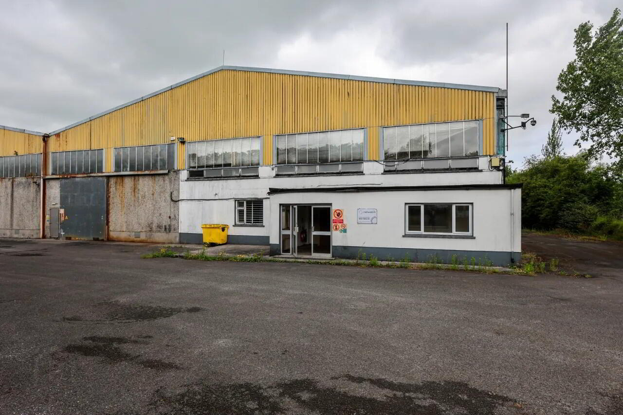 Warehouse Facility 11 of 13
