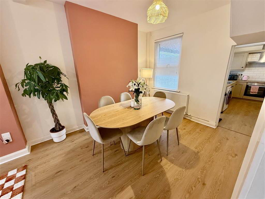 38 Lichfield Avenue 3 of 12