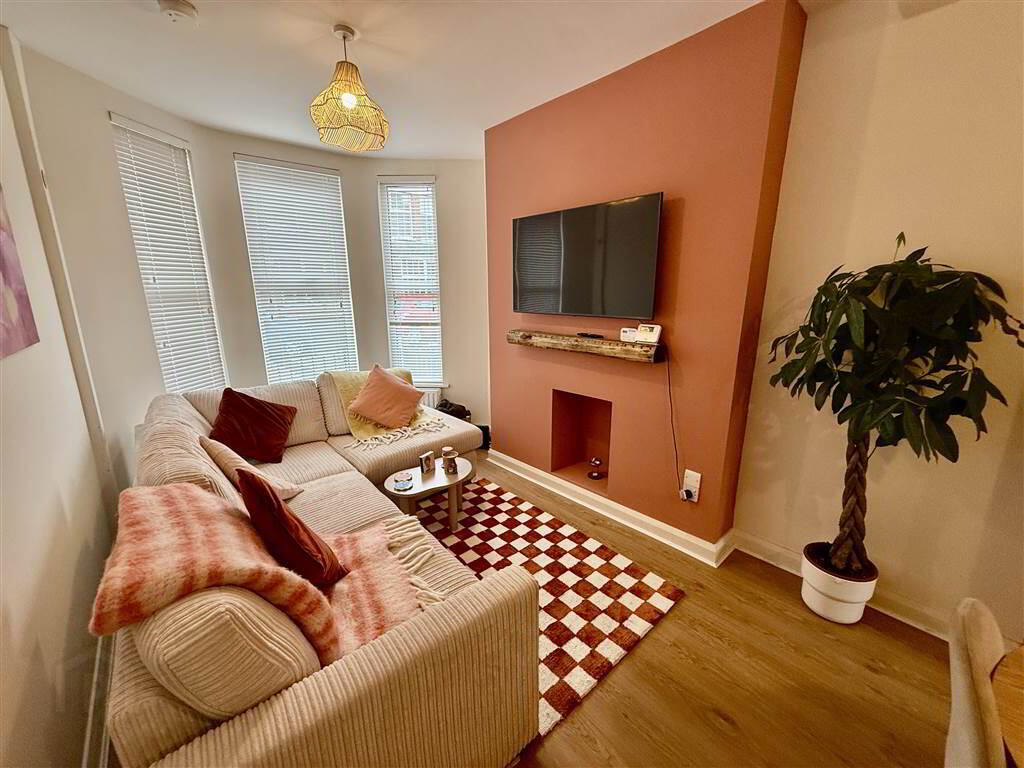 38 Lichfield Avenue 2 of 12