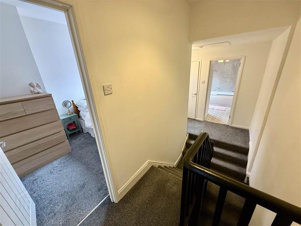 38 Lichfield Avenue 11 of 12