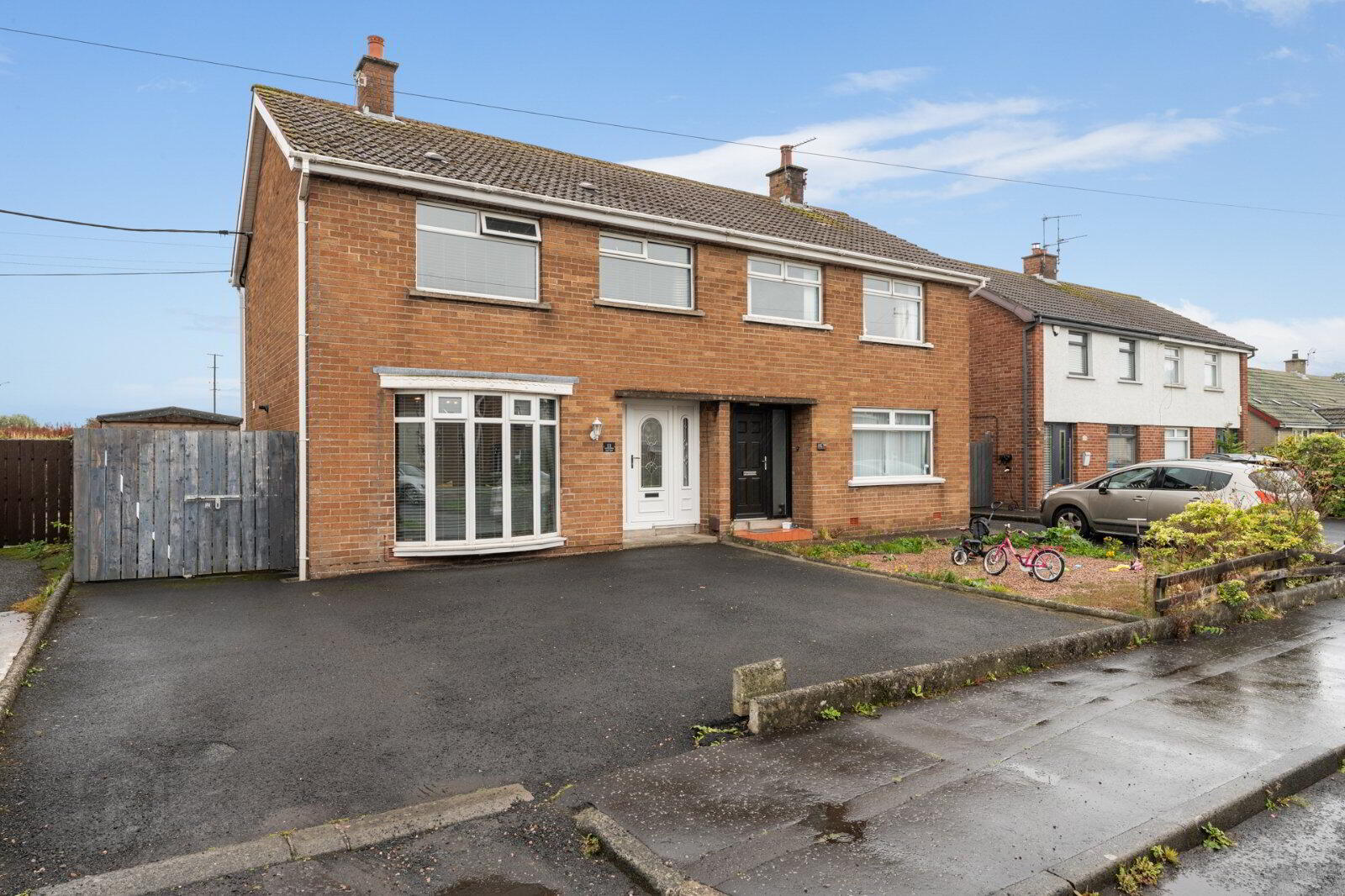 11 Longfield Gardens 1 of 12