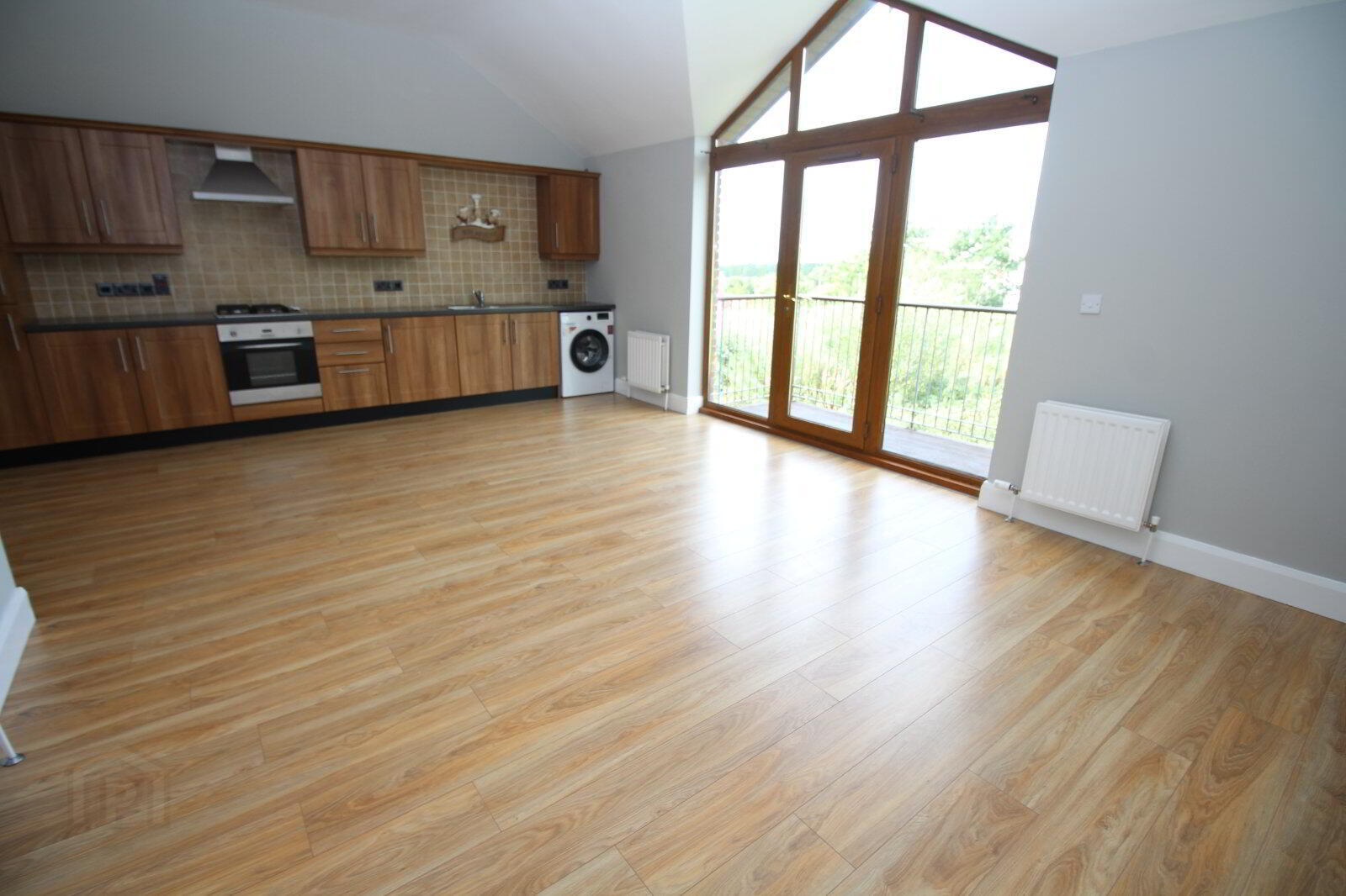 Apartment 6 193 Victoria Road 4 of 12