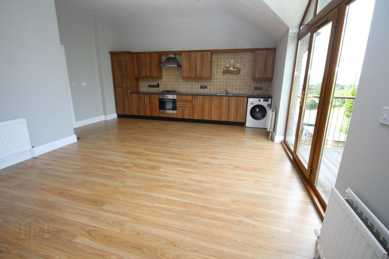 Apartment 6 193 Victoria Road 5 of 12