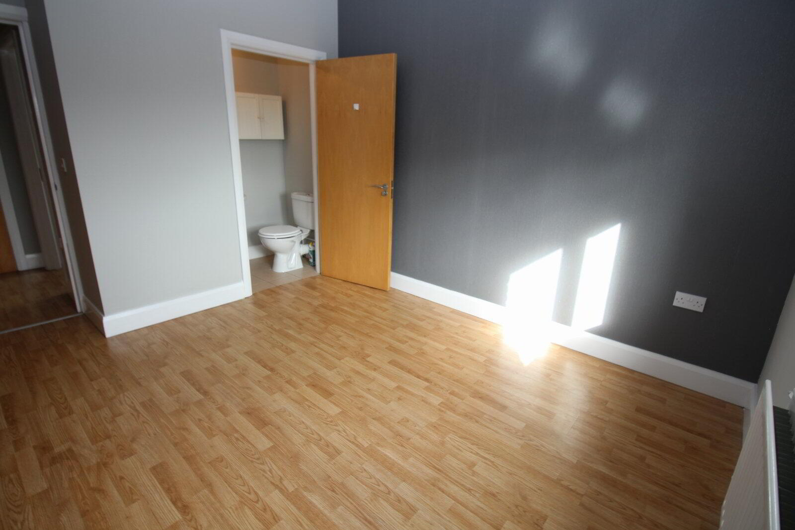 Apartment 6 193 Victoria Road 6 of 12