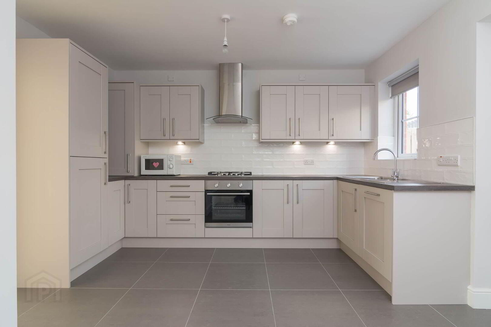 30 Sir Richard Wallace Road 4 of 12