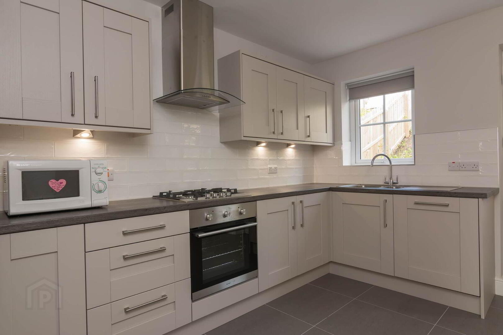 30 Sir Richard Wallace Road 3 of 12