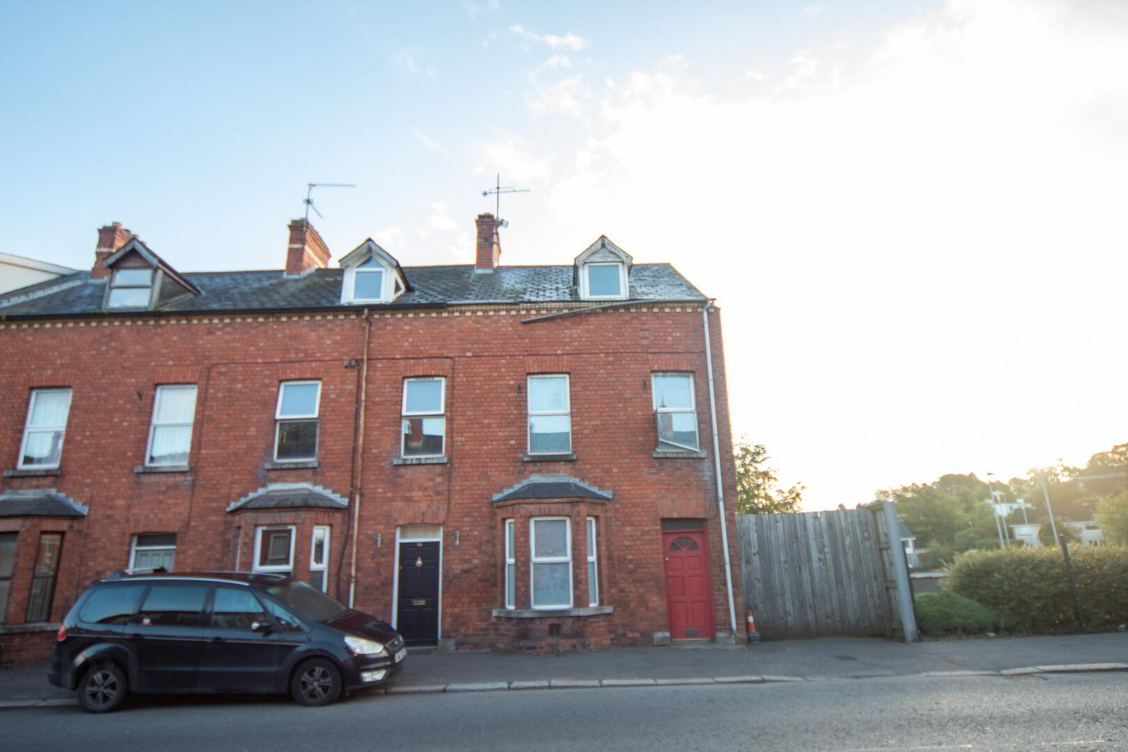 81 Railway Street 2 of 5
