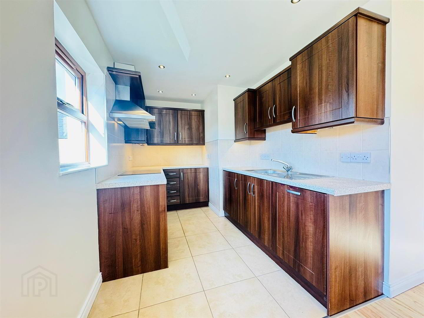24 Aylesbury Court 4 of 10