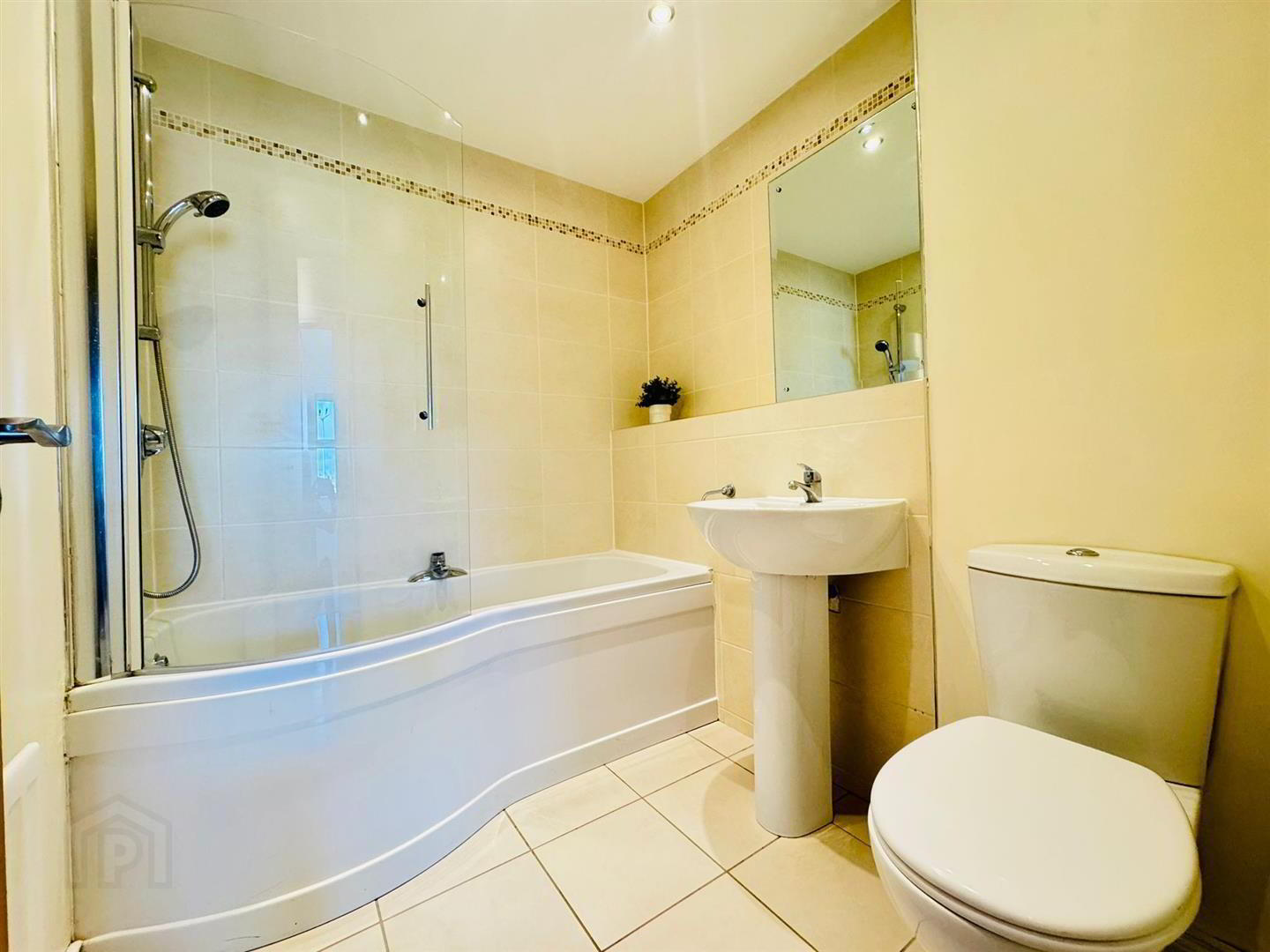 24 Aylesbury Court 7 of 10