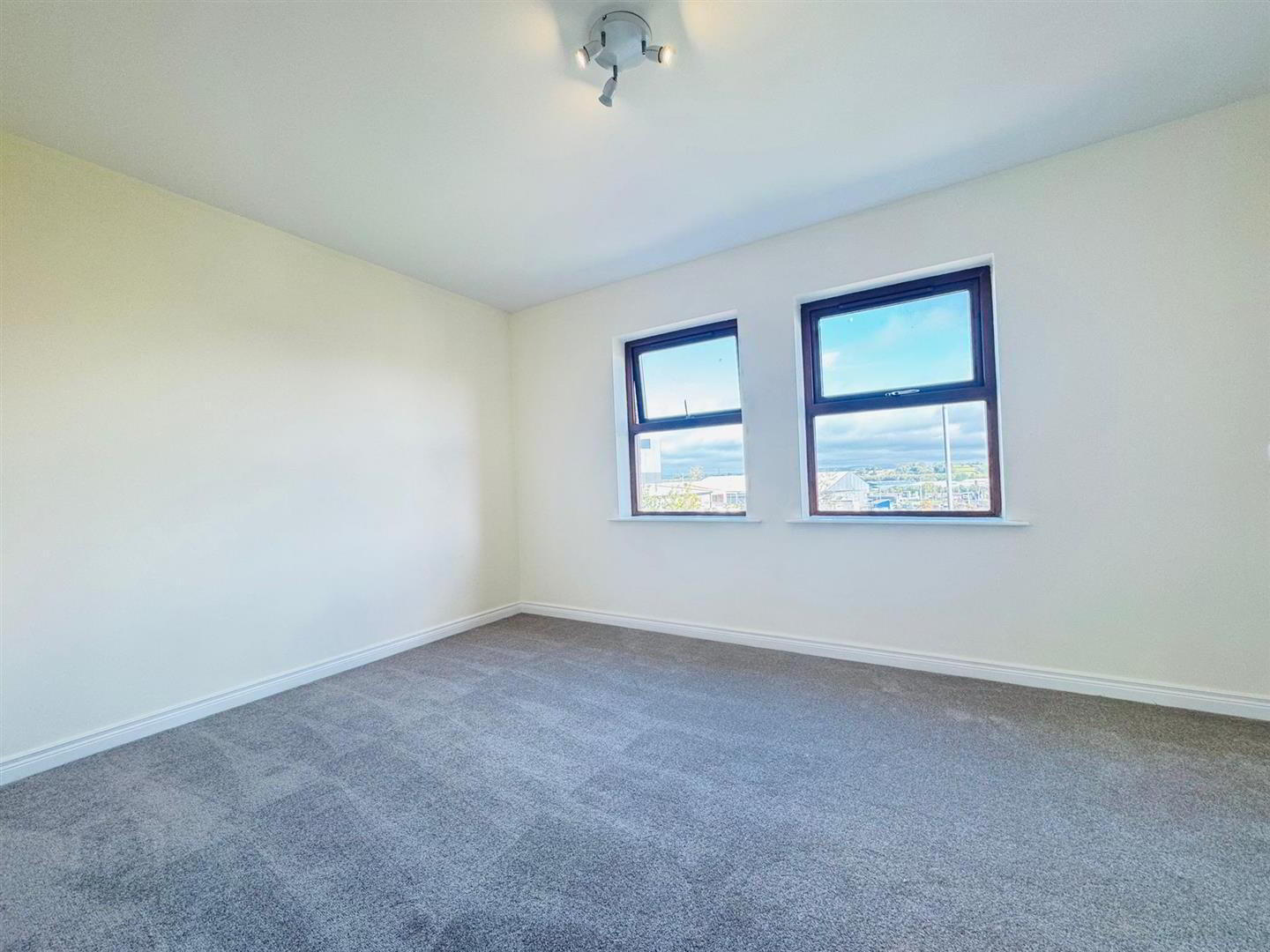 24 Aylesbury Court 5 of 10