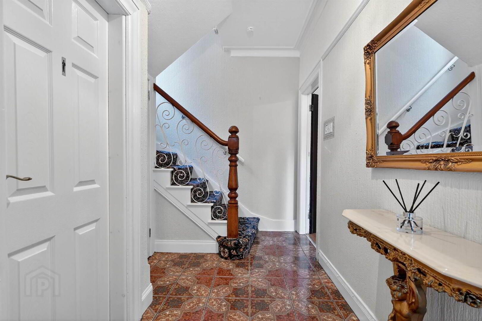 18 Wingrove Gardens 3 of 15
