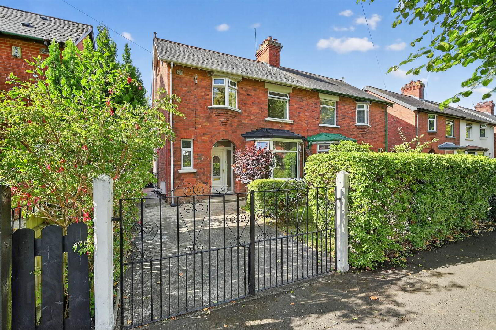 18 Wingrove Gardens 1 of 15