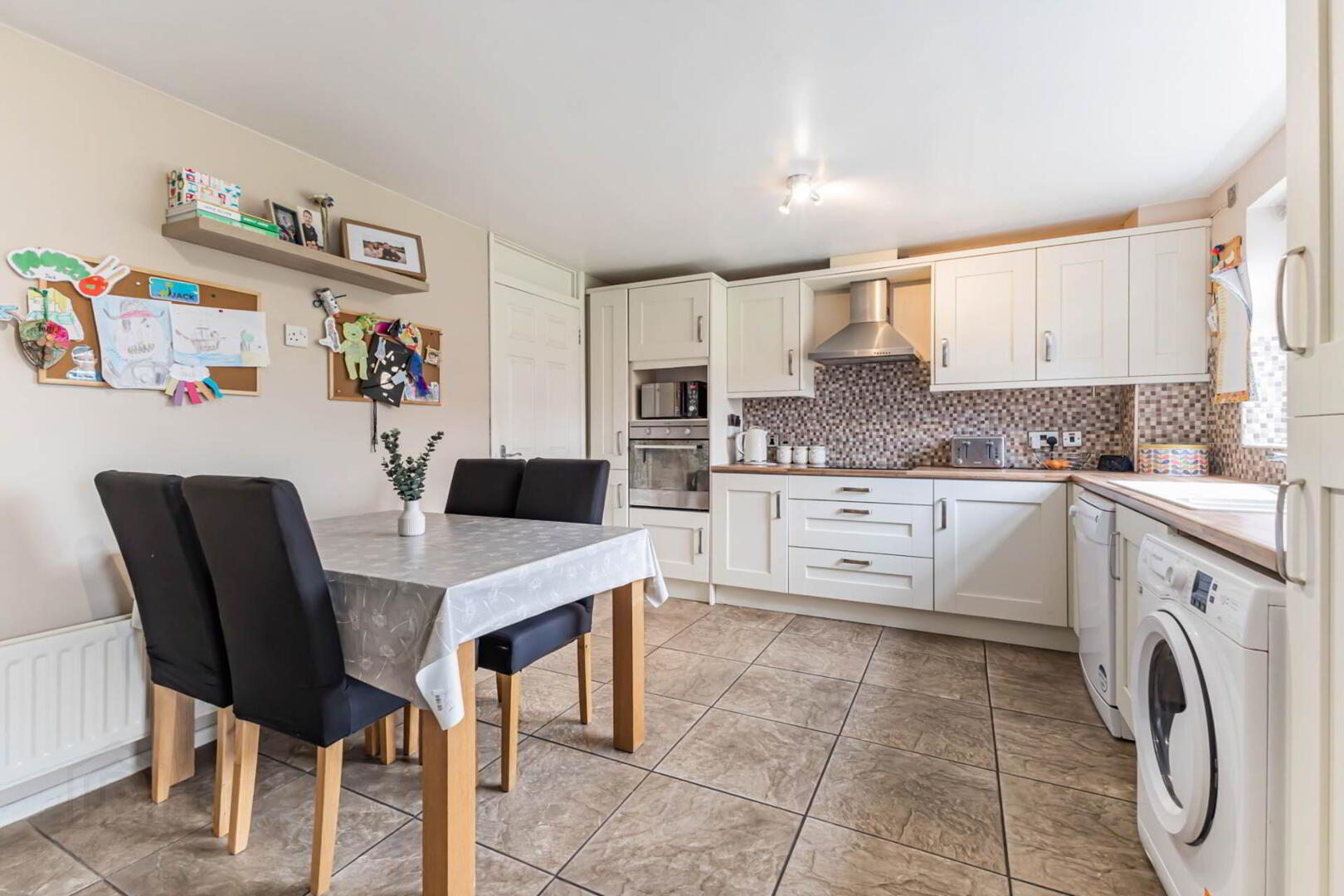 6 Glenmore Court 5 of 17