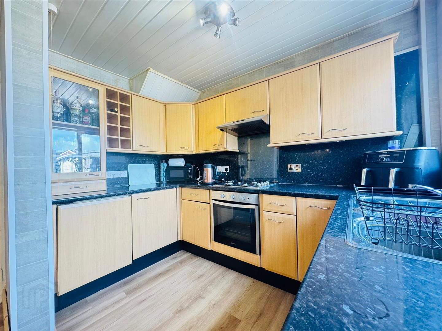 35 Elmfield Road 5 of 12