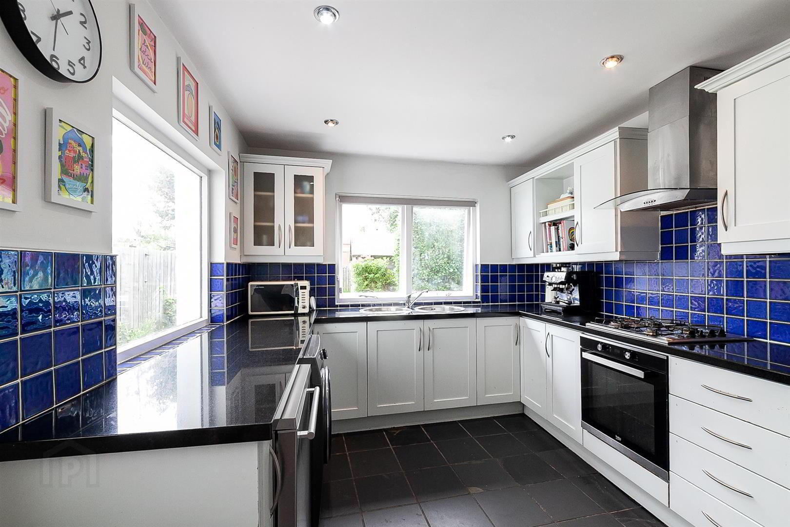 352 Ravenhill Road 13 of 41