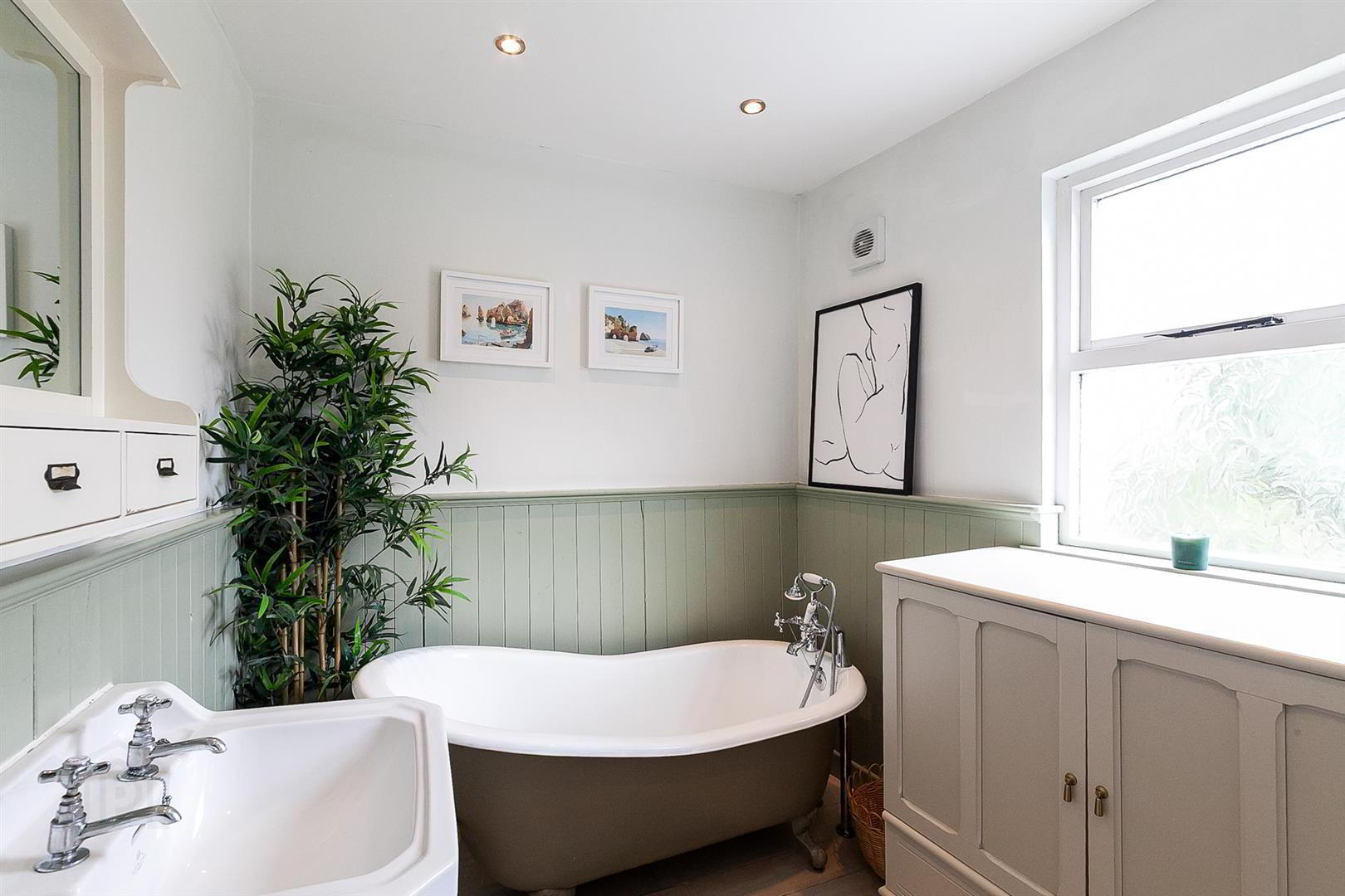 352 Ravenhill Road 26 of 41