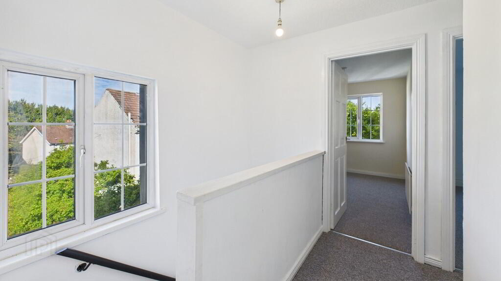 1 Abbots Walk 8 of 17