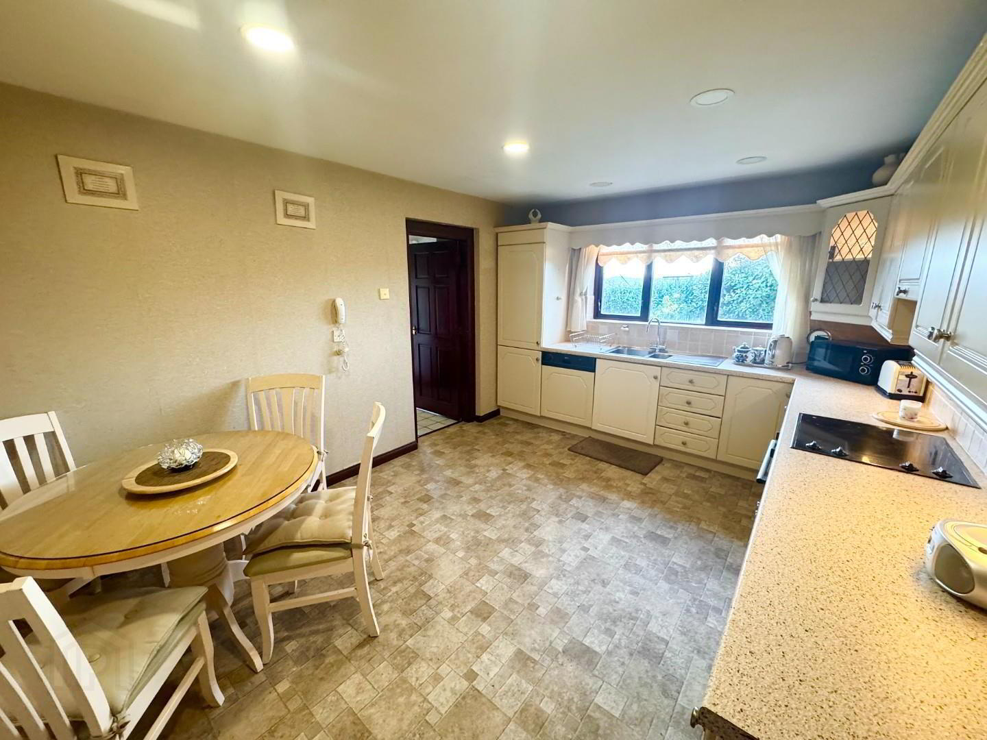 20 Glenmore Park 11 of 24