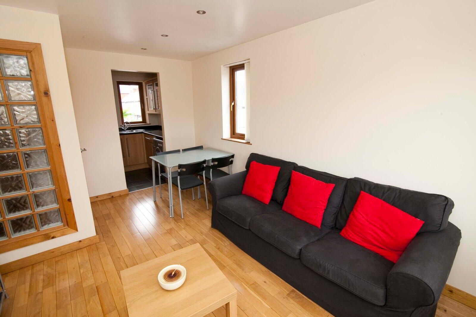 27 Eastleigh Crescent 4 of 8