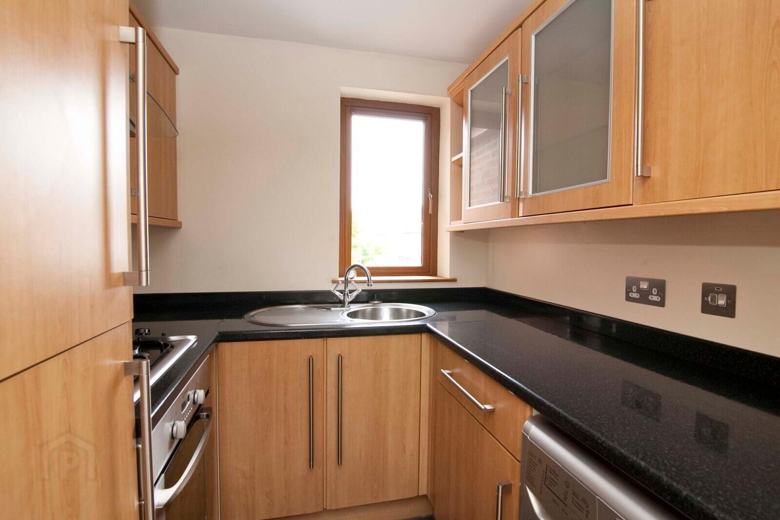 27 Eastleigh Crescent 5 of 8