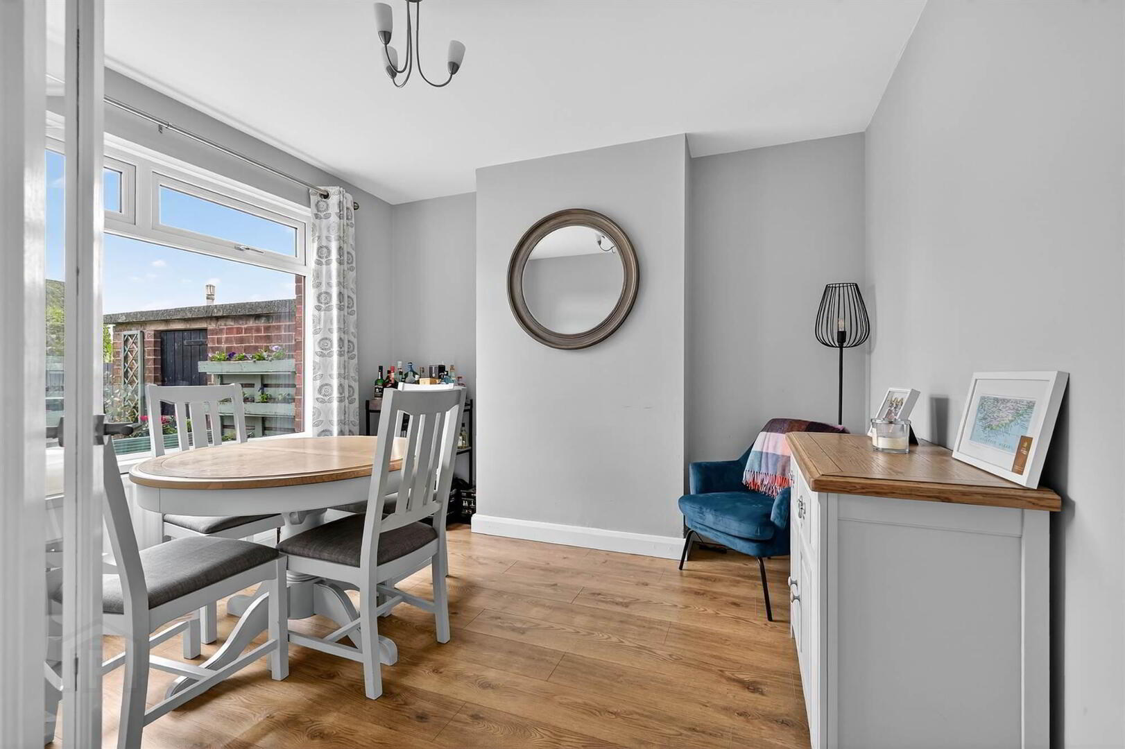 1 Glendale Avenue West 8 of 26