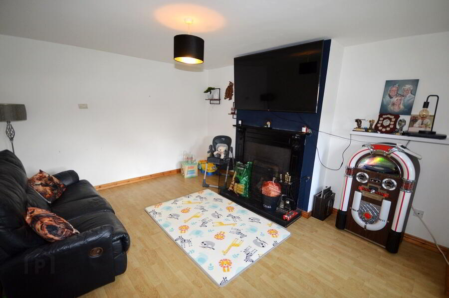 Apartment 6 The Beeches 4 of 11