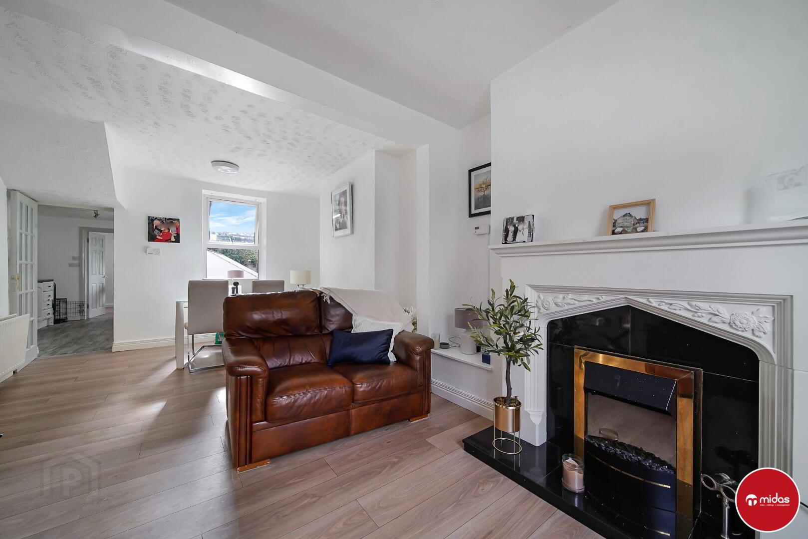 32 Ewing Street 2 of 14
