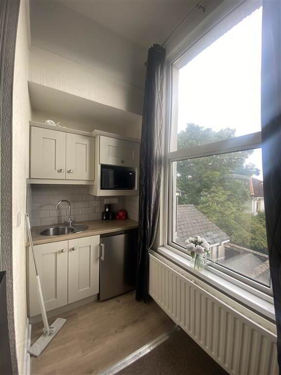 Studio 4, 254 Ravenhill Road 5 of 8
