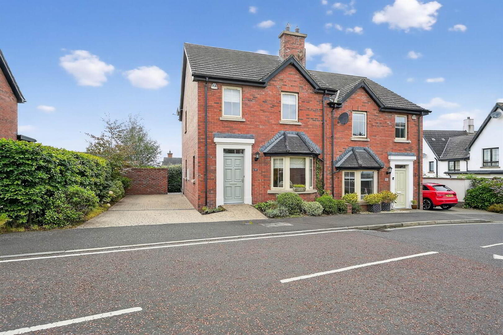 10 Bracken Hill View 1 of 16