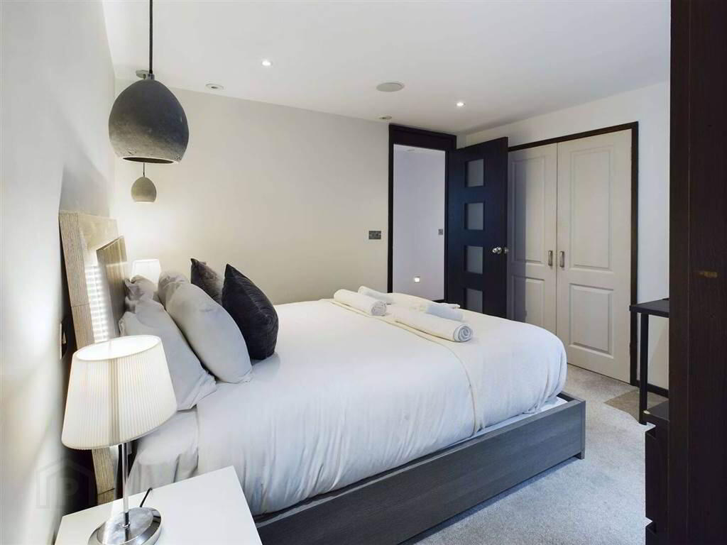 No, 18 Shaftesbury Court 6 of 17