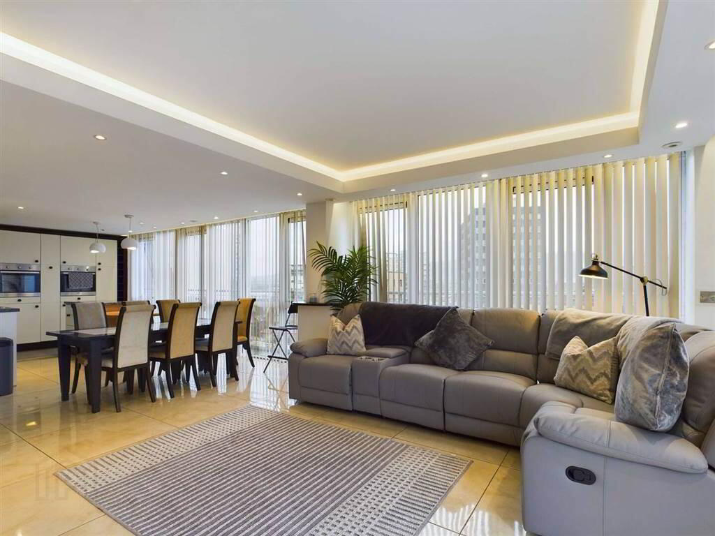 No, 18 Shaftesbury Court 9 of 17