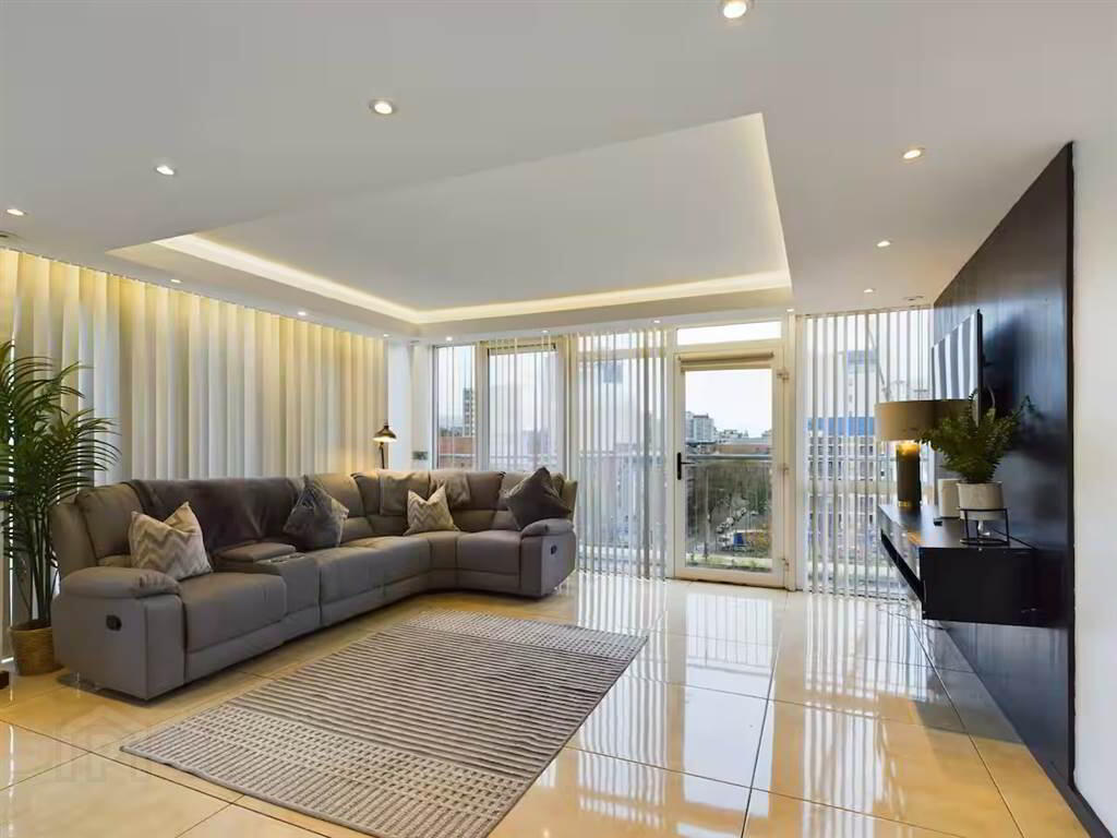 No, 18 Shaftesbury Court 10 of 17