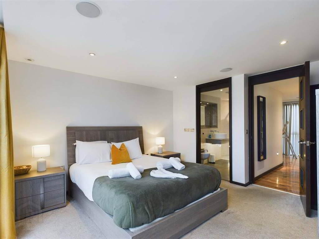 No, 18 Shaftesbury Court 16 of 17