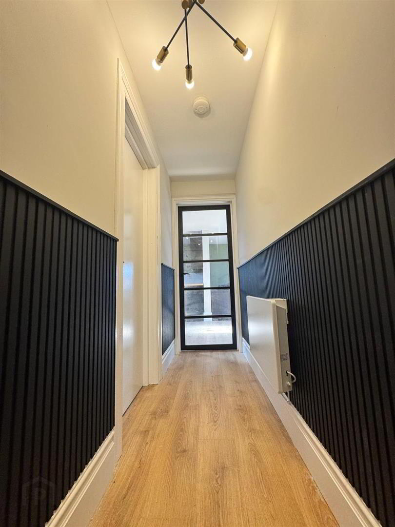 Flat 1, 49 High Street 4 of 11