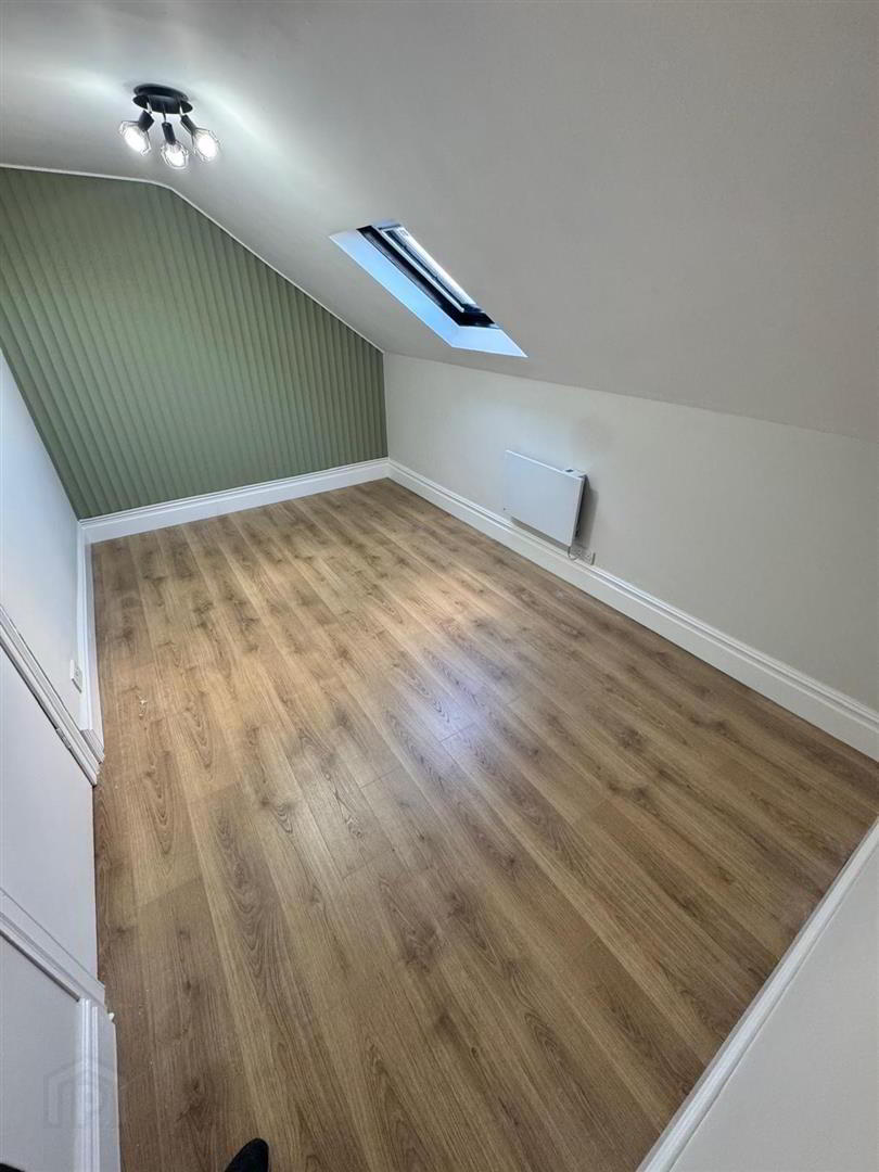 Flat 1, 49 High Street 5 of 11