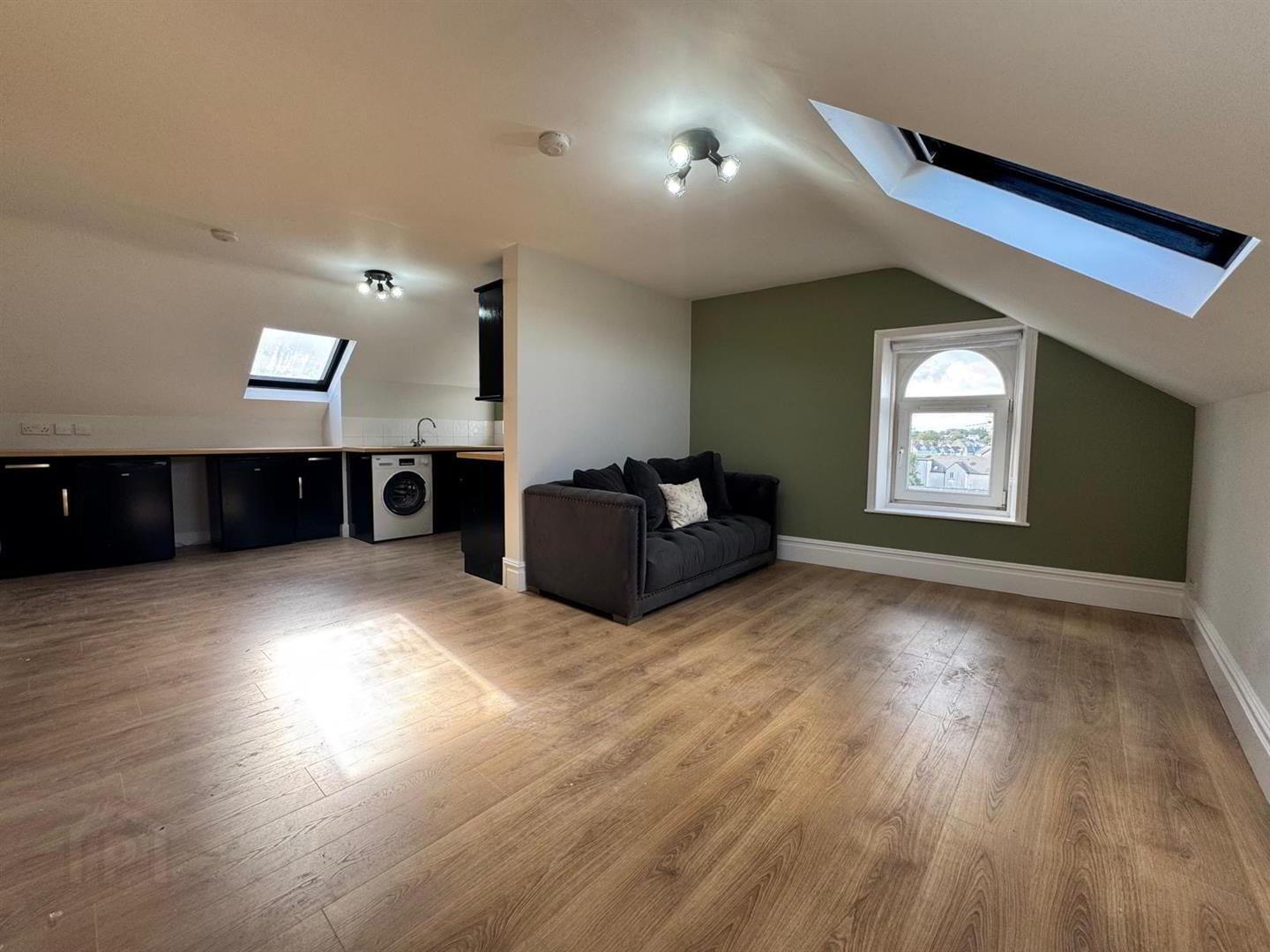 Flat 1, 49 High Street 9 of 11