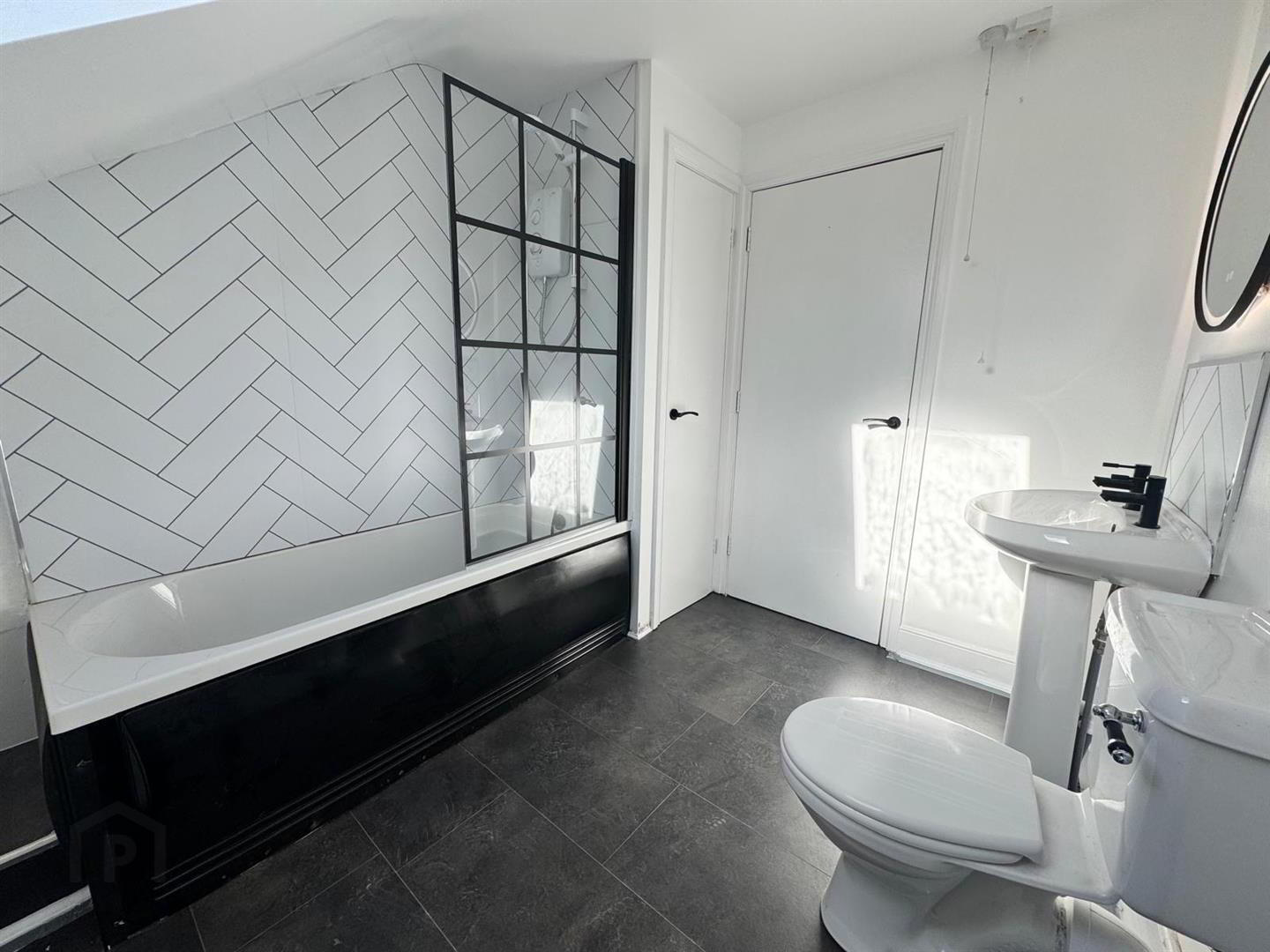 Flat 1, 49 High Street 11 of 11