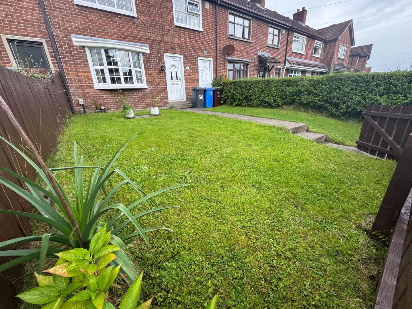 33 Dunmore Gardens 2 of 16