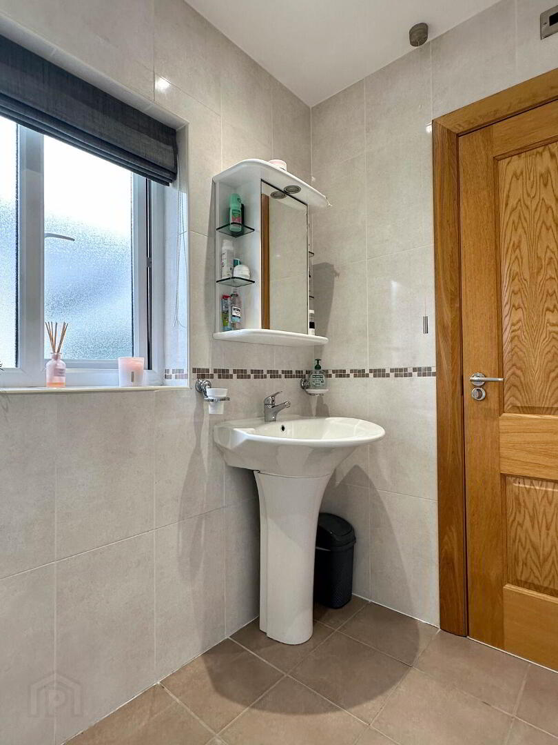 100b Lodge Road 41 of 69