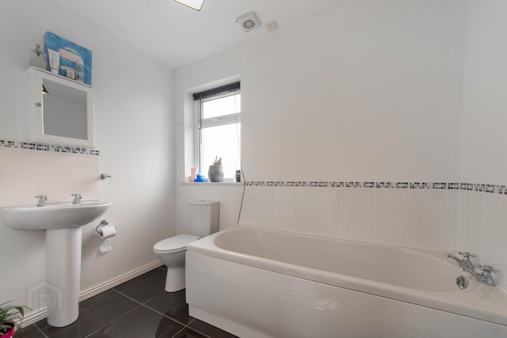 24 Crossgar Road East 36 of 49